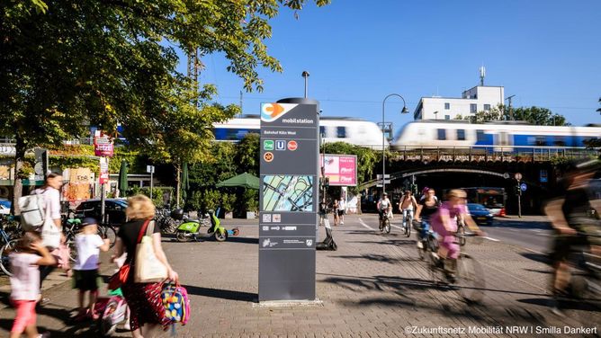 Deine Ideen sind gefragt!   Mit dem Fahrrad- und Nahmobilitätsgesetz des Landes Nordrhein-Westfalen (FaNaG) – dem ersten in einem deutschen Flächenland – ist der politische Wille verbunden, Fuß- und Radverkehr gleichrangig neben allen anderen Verkehrsmitteln zu positionieren. Ein attraktiver Öffentlicher Personennahverkehr ist ein unverzichtbarer und vor allem umweltfreundlicher Bestandteil des Verkehrssystems in Nordrhein-Westfalen. Um die Mobilität der Zukunft einfach, flexibel und klimafreundlich zu gestalten, nutzt Nordrhein-Westfalen die Chancen und Möglichkeiten von Digitalisierung, Automatisierung und Vernetzung im gesamten Mobilitätssektor.