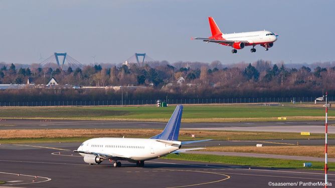 Nimm das Steuer in die Hand!  Der Luftverkehr in Nordrhein-Westfalen hat eine herausragende Bedeutung für die wirtschaftliche Entwicklung und die internationale Verbindung des Landes. Die Zukunft des Luftverkehrs in Nordrhein-Westfalen ist geprägt von der Erholung nach der Corona-Pandemie, einer dem Klimaschutz verpflichteten Neuausrichtung und der Förderung neuer Technologien.